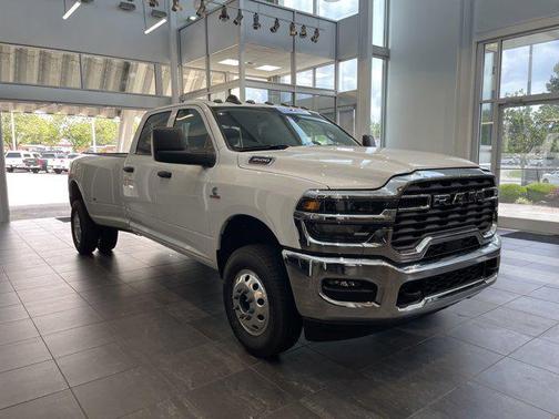 2025 RAM 3500 Tradesman Crew Cab 4x4 8' Box