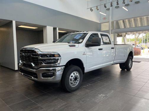 2025 RAM 3500 Tradesman Crew Cab 4x4 8' Box