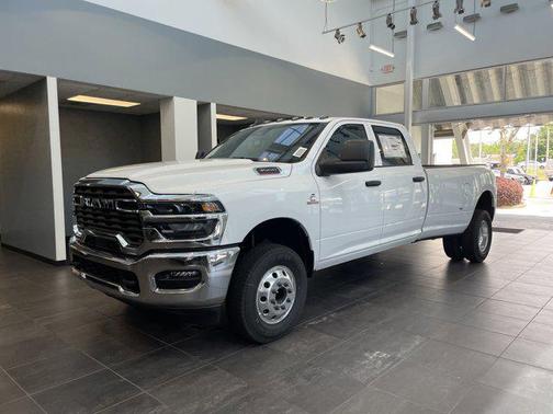 2025 RAM 3500 Tradesman Crew Cab 4x4 8' Box