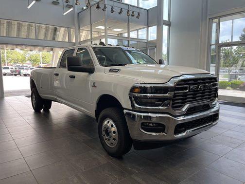 2025 RAM 3500 Tradesman Crew Cab 4x4 8' Box