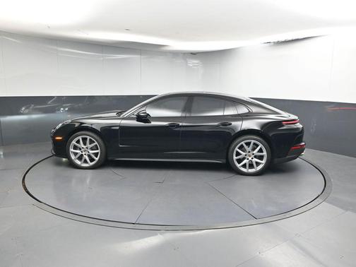 Jet Black Metallic 2024 Porsche Panamera Base