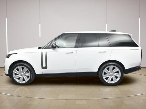 Fuji White 2023 Land Rover Range Rover P400 SE
