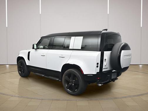 2026 Land Rover Defender 110 V8