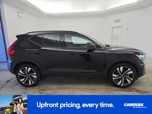 2023 Volvo XC40 B5 Plus Bright Theme