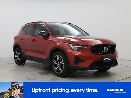 2023 Volvo XC40 B5 Plus Dark Theme