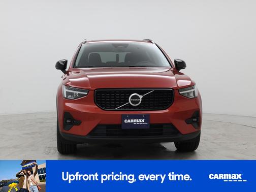 2023 Volvo XC40 B5 Plus Dark Theme