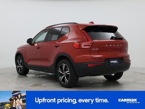 2023 Volvo XC40 B5 Plus Dark Theme