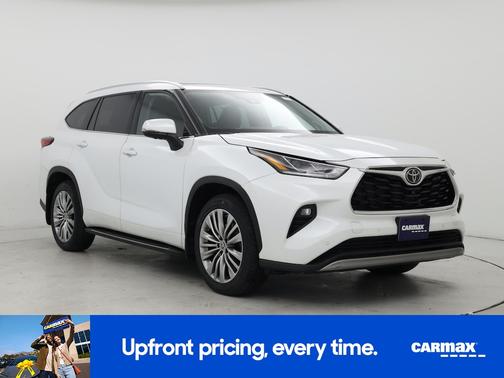White 2023 Toyota Highlander Platinum