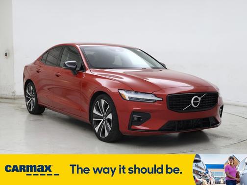 2022 Volvo S60 B5 Momentum