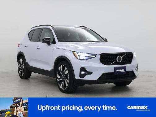 2024 Volvo XC40 B5 Plus Bright Theme