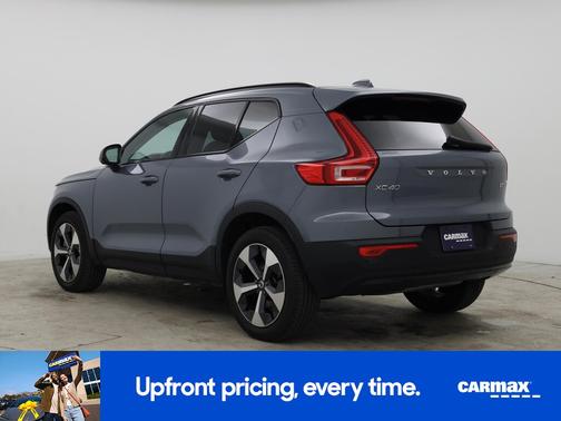 2023 Volvo XC40 B5 Plus Dark Theme