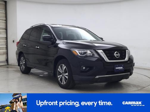 Black 2017 Nissan Pathfinder SL