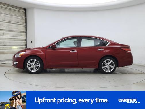 Red 2014 Nissan Altima SV