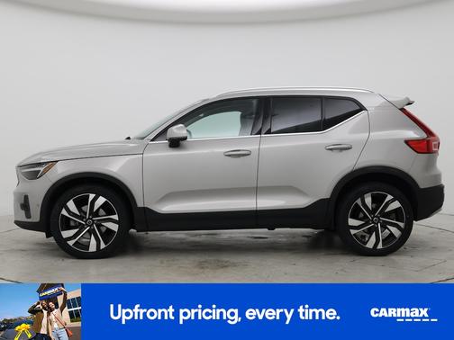 2023 Volvo XC40 B5 Plus Bright Theme