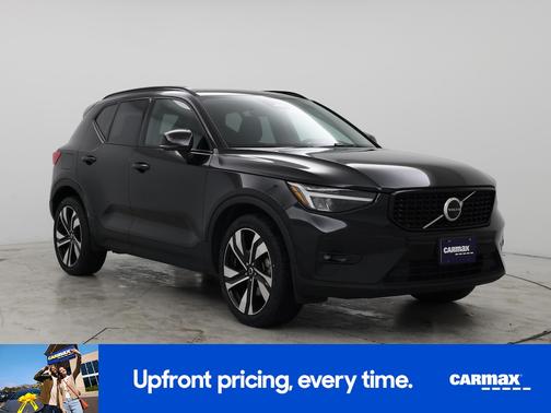 2023 Volvo XC40 B5 Plus Dark Theme
