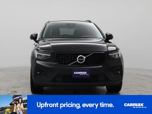 2023 Volvo XC40 B5 Plus Dark Theme