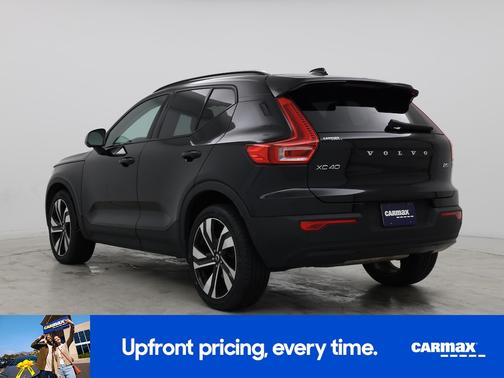 2023 Volvo XC40 B5 Plus Dark Theme
