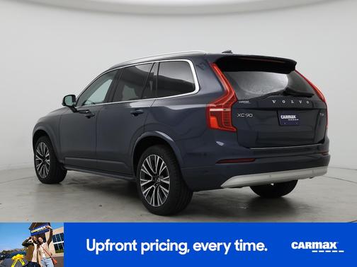 2022 Volvo XC90 T6 Momentum