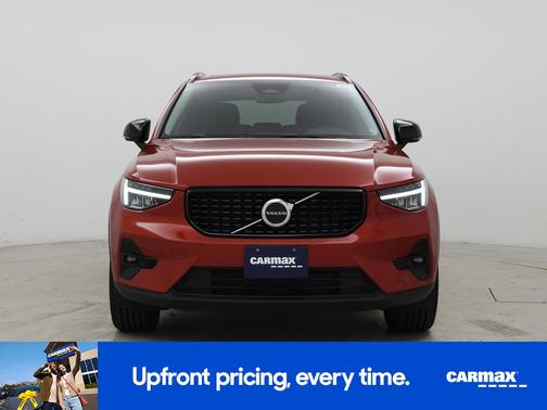 Red 2023 Volvo XC40 B5 Plus Dark Theme
