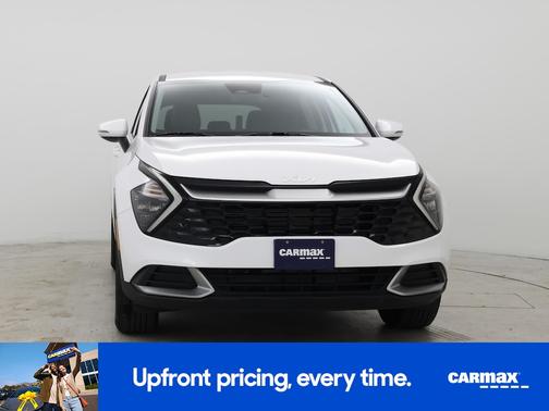 White 2023 Kia Sportage EX