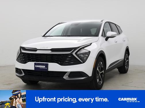 White 2023 Kia Sportage EX