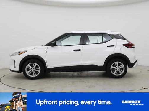 White 2022 Nissan Kicks S