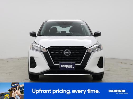 White 2022 Nissan Kicks S