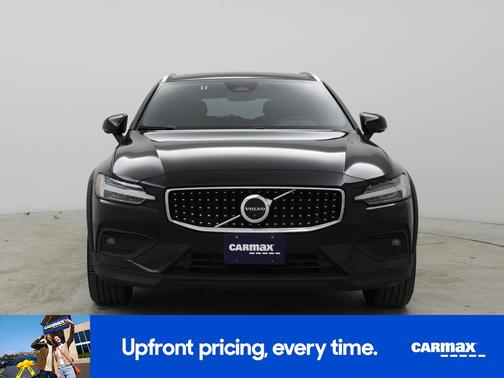 2025 Volvo V60 Cross Country B5 Plus