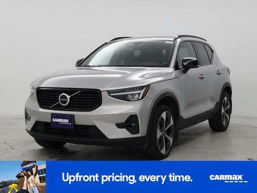 2023 Volvo XC40 B5 Plus Dark Theme
