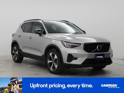 2023 Volvo XC40 B5 Plus Dark Theme