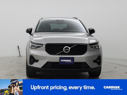 2023 Volvo XC40 B5 Plus Dark Theme