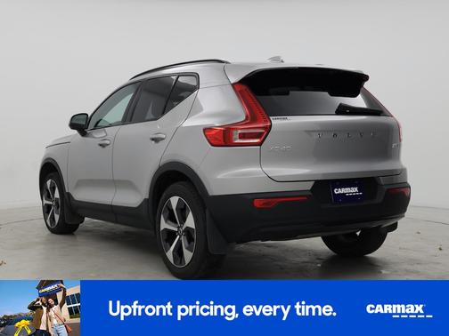 2023 Volvo XC40 B5 Plus Dark Theme