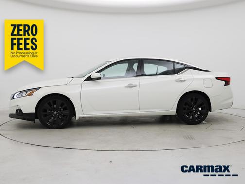 White 2019 Nissan Altima Platinum