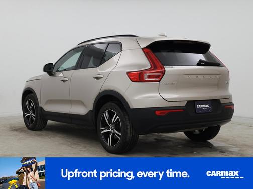 2023 Volvo XC40 B5 Plus Dark Theme