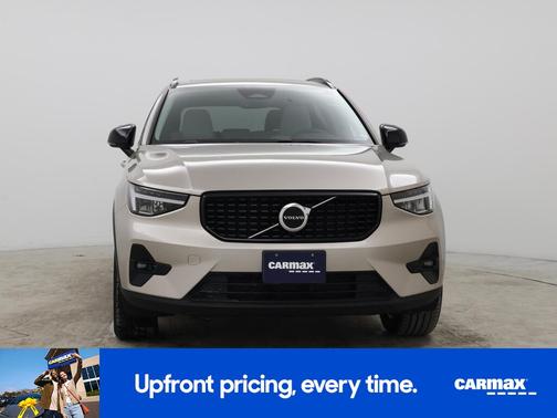 2023 Volvo XC40 B5 Plus Dark Theme