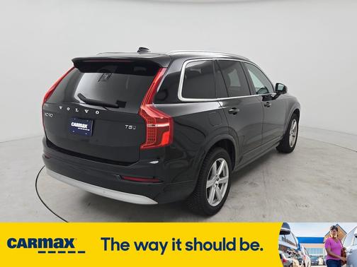 2022 Volvo XC90 T5 Momentum