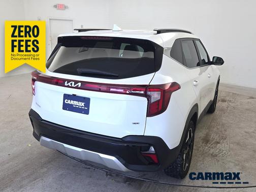 White 2024 Kia Seltos EX