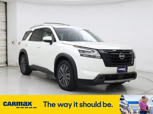 2024 Nissan Pathfinder SL