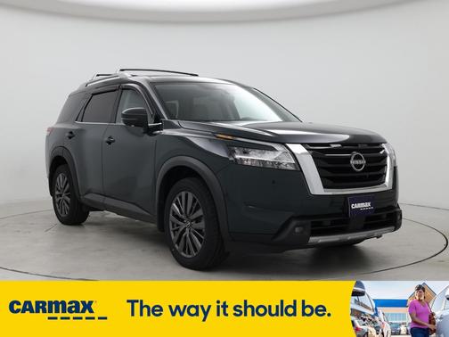 2022 Nissan Pathfinder SL