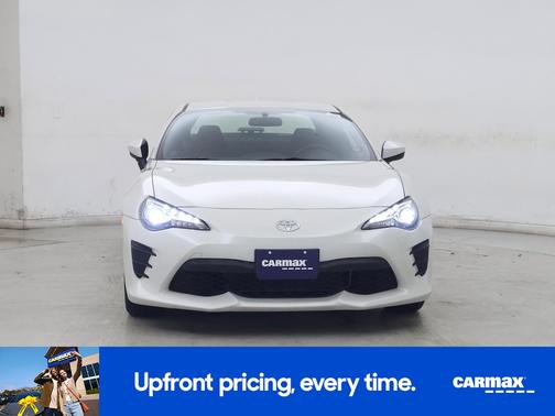 White 2017 Toyota 86