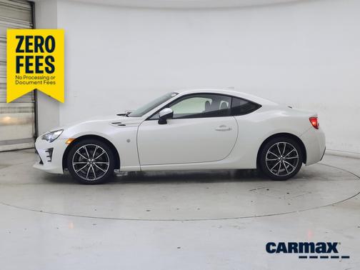 White 2017 Toyota 86
