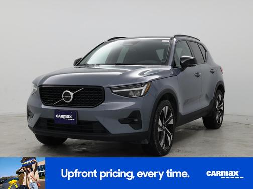 2023 Volvo XC40 B5 Plus Dark Theme