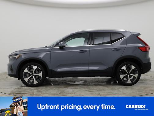 2023 Volvo XC40 B5 Plus Bright Theme