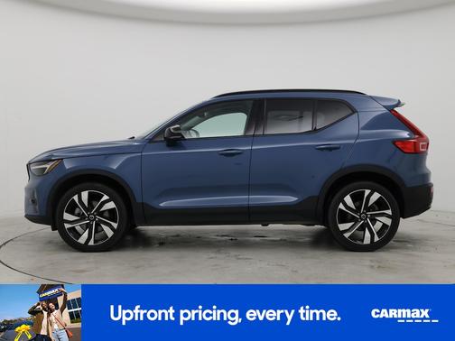 2023 Volvo XC40 B5 Plus Bright Theme