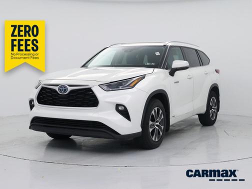 White 2021 Toyota Highlander Hybrid XLE