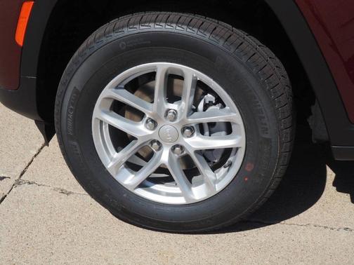 Velvet Red 2026 Jeep Grand Cherokee Laredo