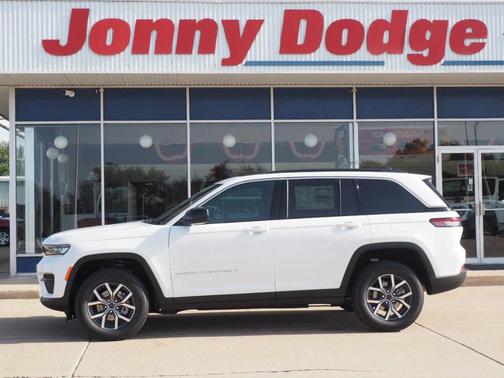 White 2027 Jeep Grand Cherokee Laredo
