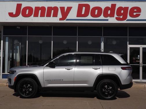 2025 Jeep Grand Cherokee Laredo