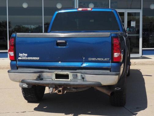2004 Chevrolet Silverado 2500 LS H/D Extended Cab