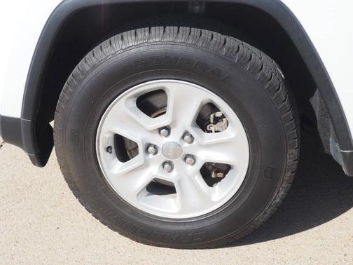 White 2016 Jeep Grand Cherokee Laredo